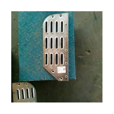 Sinotruk Howo Truck Spare Parts Step WG1642230110 Right Anti-Skid Plate for Superior